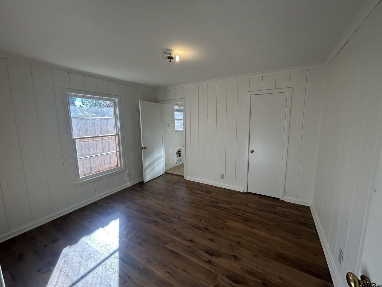 1515 San Antonio St - Photo 4 of 12