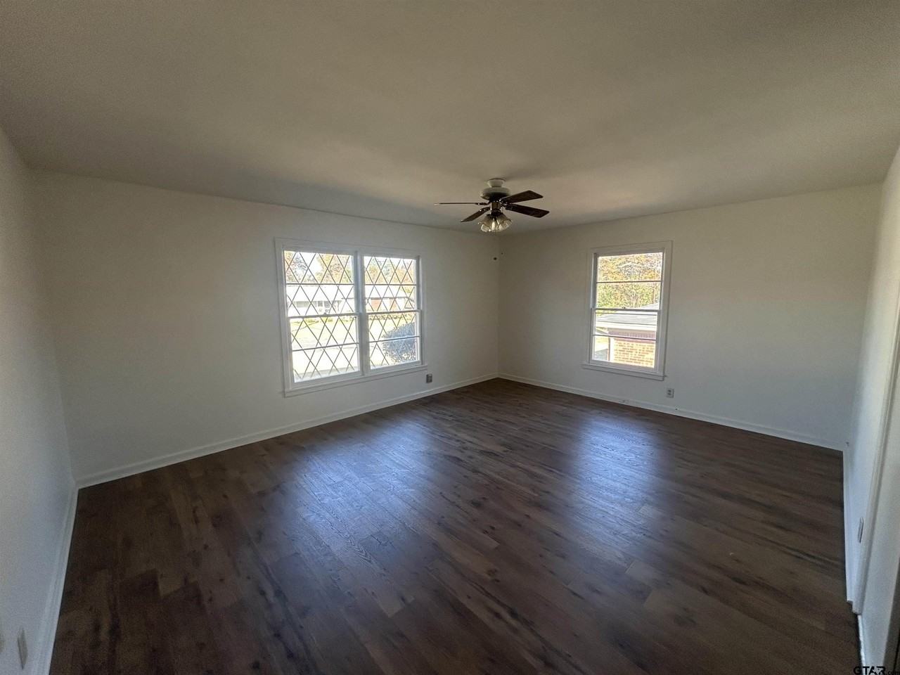 1515 San Antonio St - Photo 5 of 12