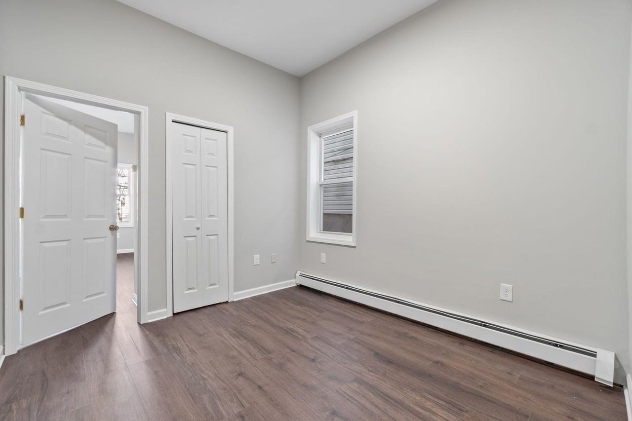 162 Clerk St #1 - Photo 3 of 12