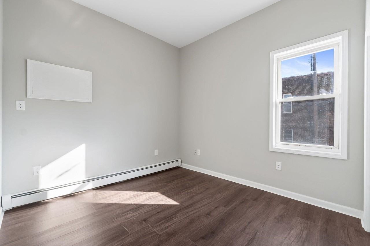 162 Clerk St #1 - Photo 7 of 12