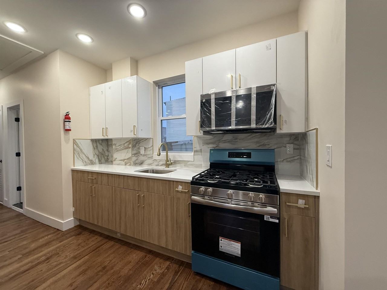 165 Danforth Ave #3 - Photo 3 of 16