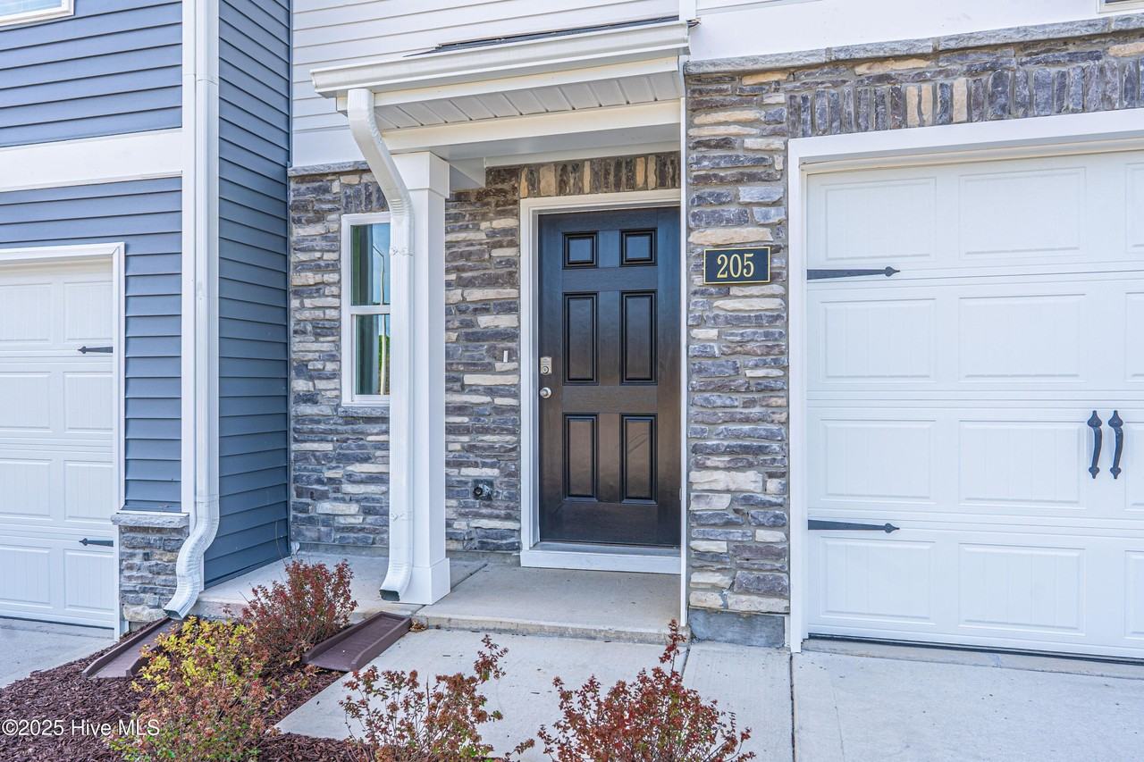 205 Maddox Dr - Photo 2 of 28