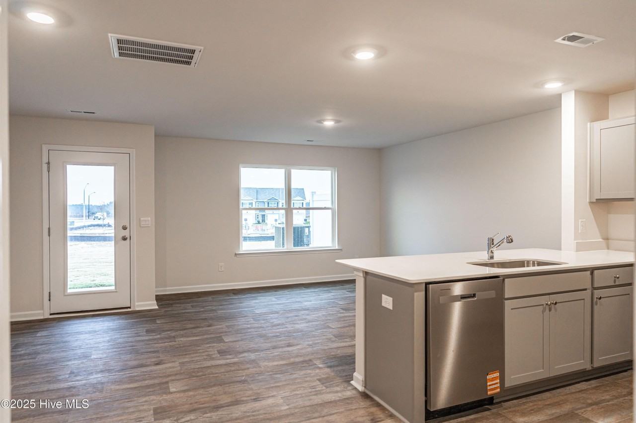 205 Maddox Dr - Photo 4 of 28