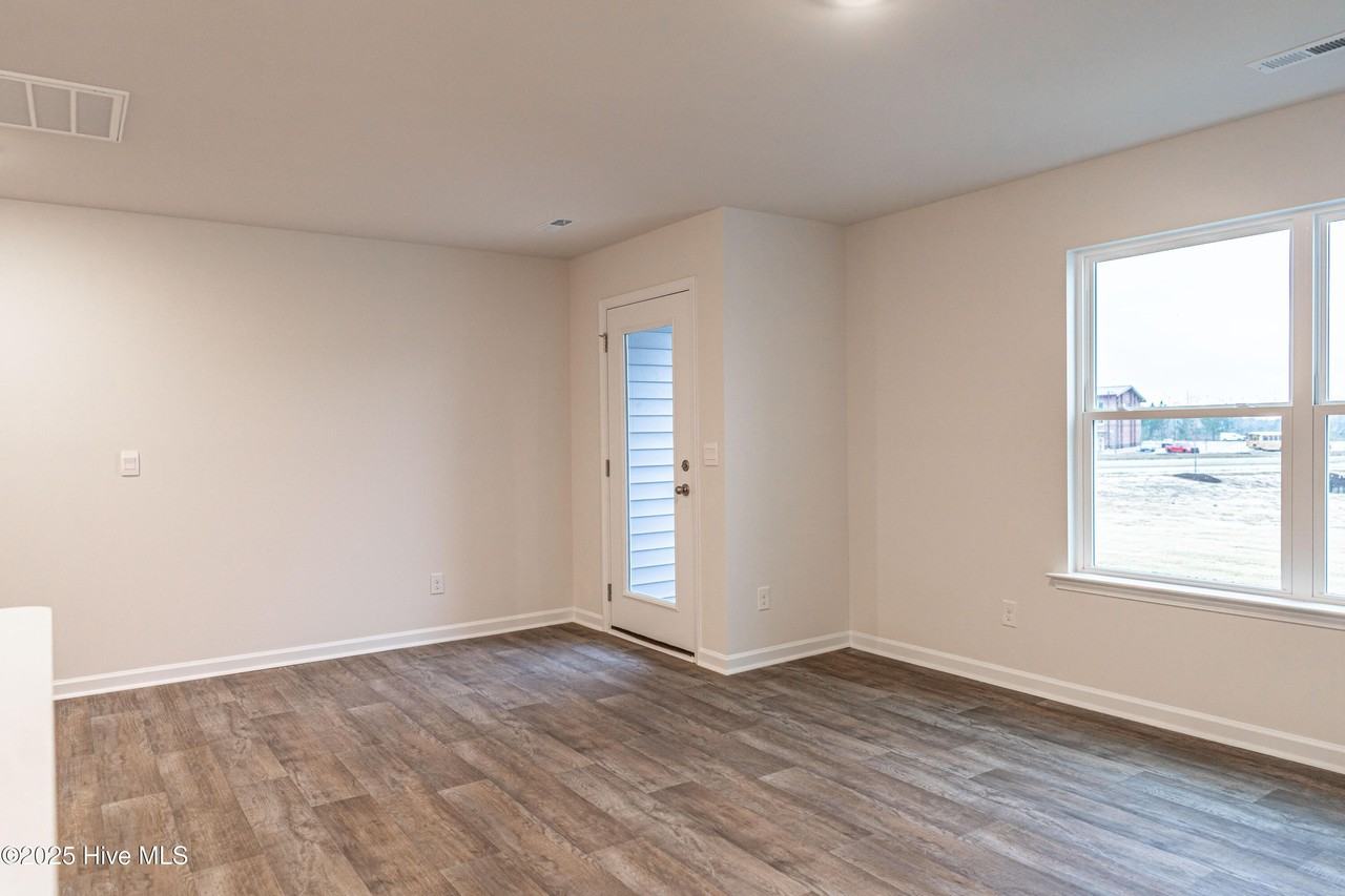 205 Maddox Dr - Photo 5 of 28