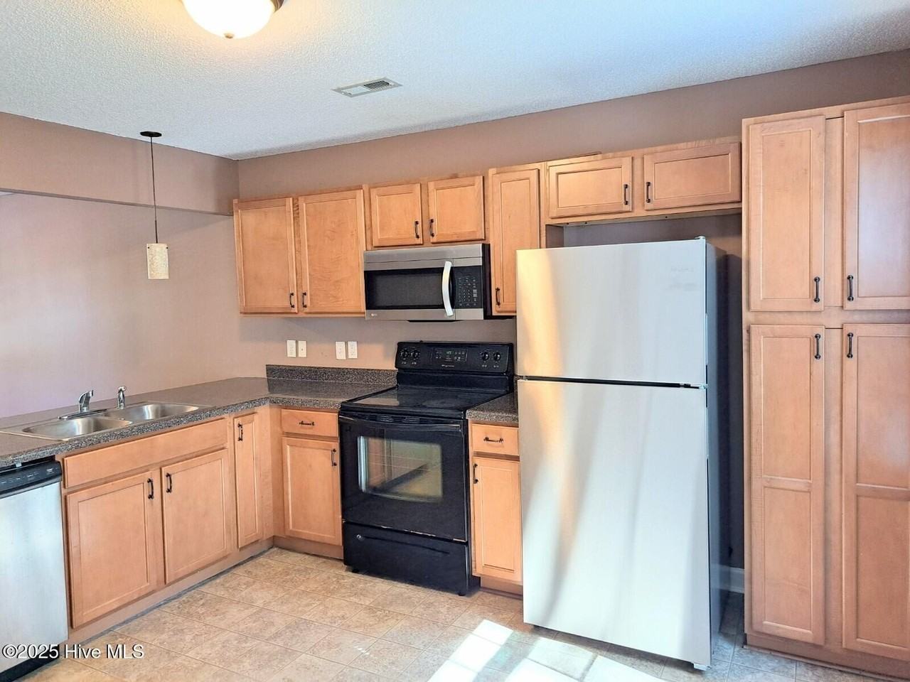 302 Burley Dr Unit 5 #5 - Photo 5 of 12