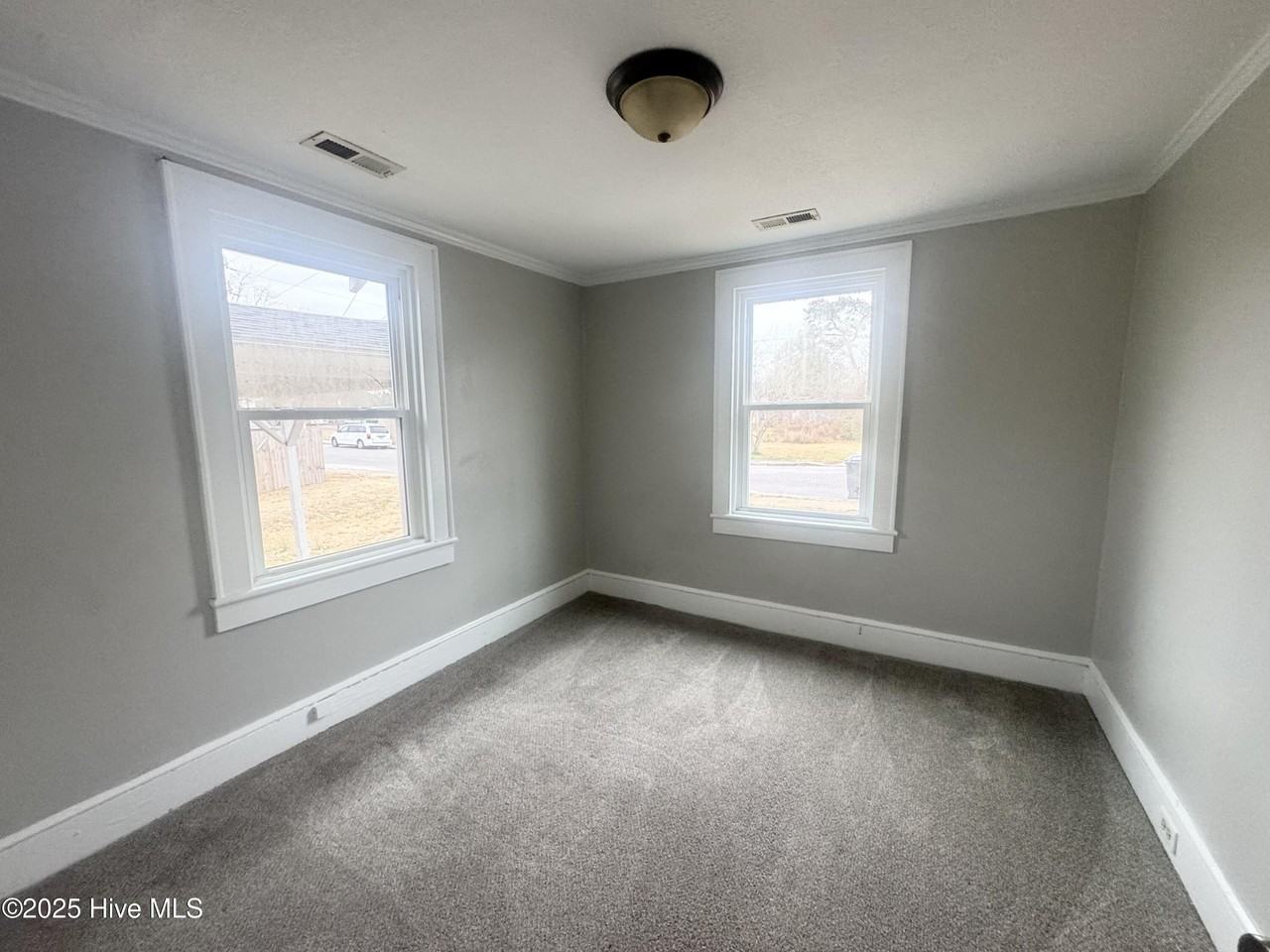 307 W Cypress St - Photo 2 of 9