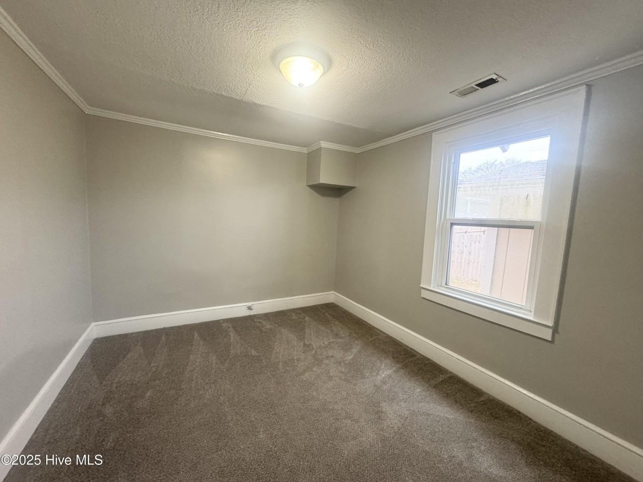 307 W Cypress St - Photo 4 of 9