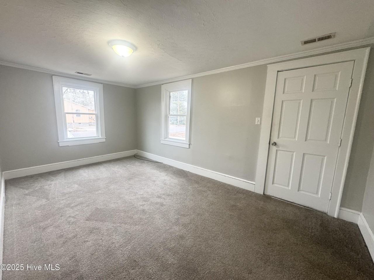 307 W Cypress St - Photo 5 of 9