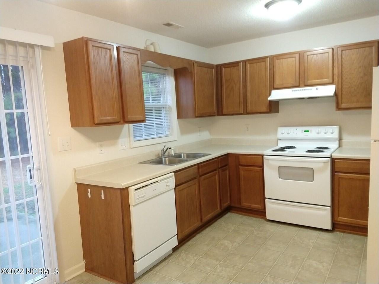 109 E Coopers Ct - Photo 4 of 13