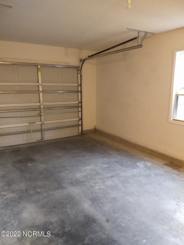 109 E Coopers Ct - Photo 6 of 13