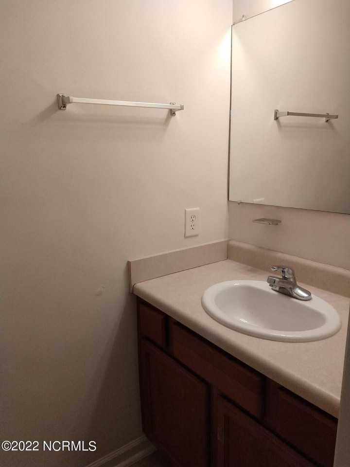 109 E Coopers Ct - Photo 7 of 13