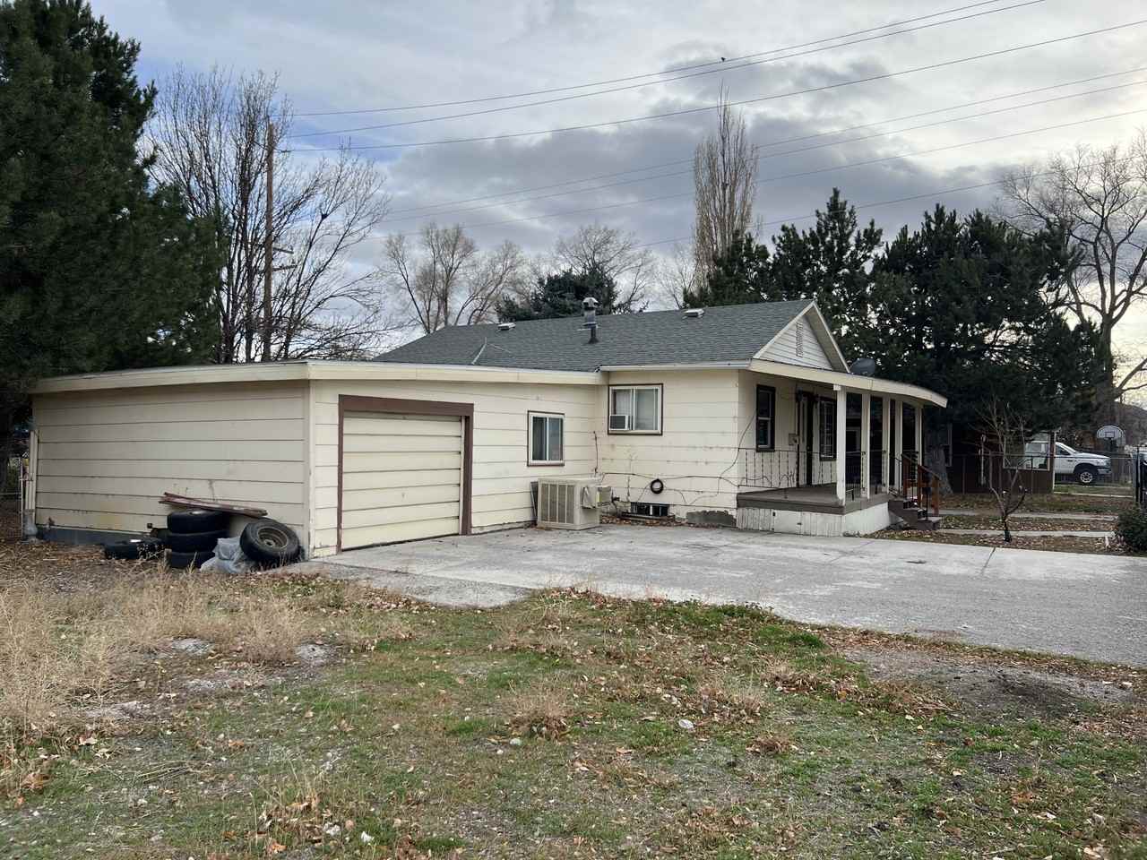 786 Wilson Ave - Photo 4 of 36