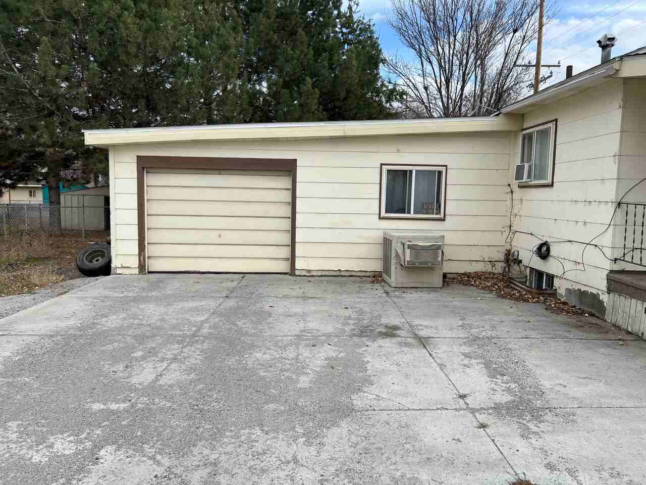 786 Wilson Ave - Photo 5 of 36