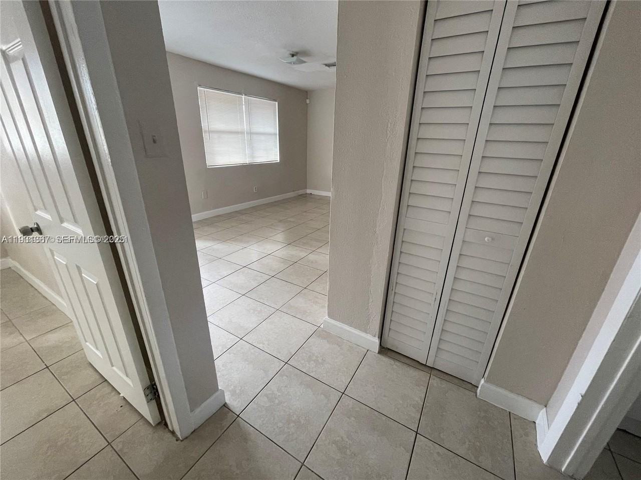 2860 Nw 15th St #1-2 - Photo 6 of 13