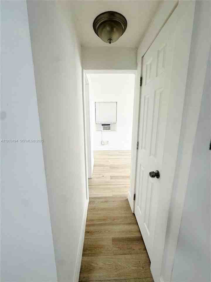 553 Ne 65th St #3 - Photo 6 of 16