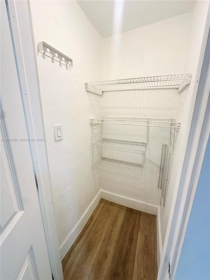 553 Ne 65th St #3 - Photo 7 of 16