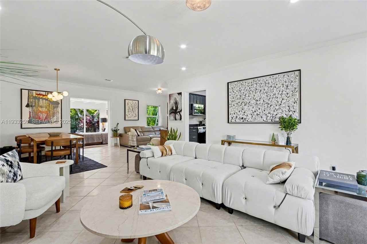 818 Nw 29th Ct - Photo 5 of 27