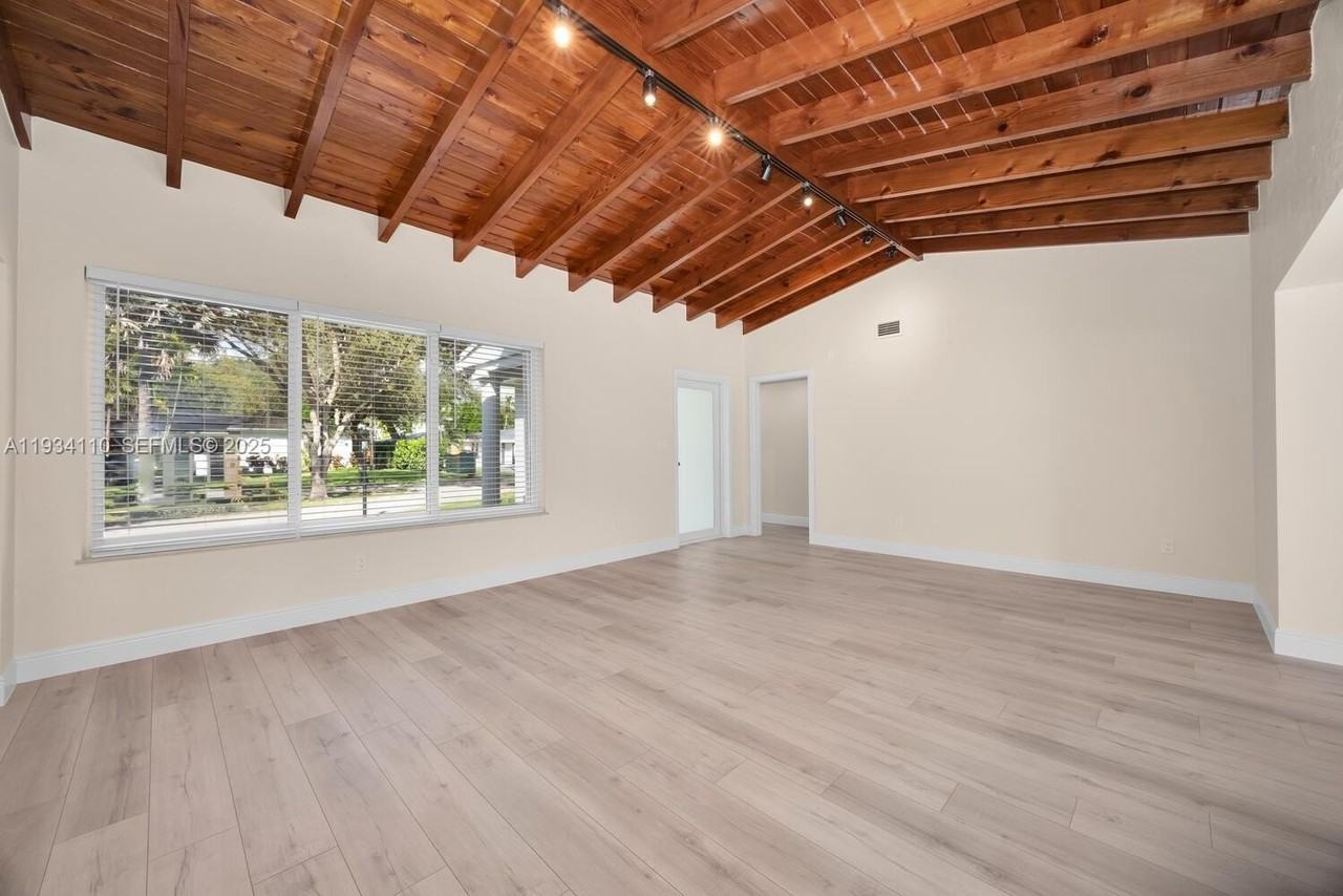 6110 Sw 79th St - Photo 2 of 22