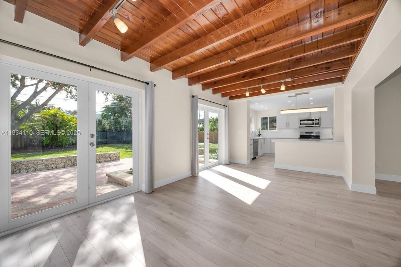 6110 Sw 79th St - Photo 3 of 22