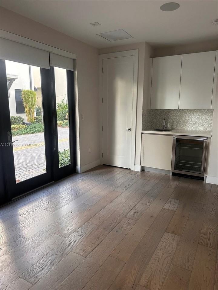 8231 Nw 48th St #8231 - Photo 4 of 16