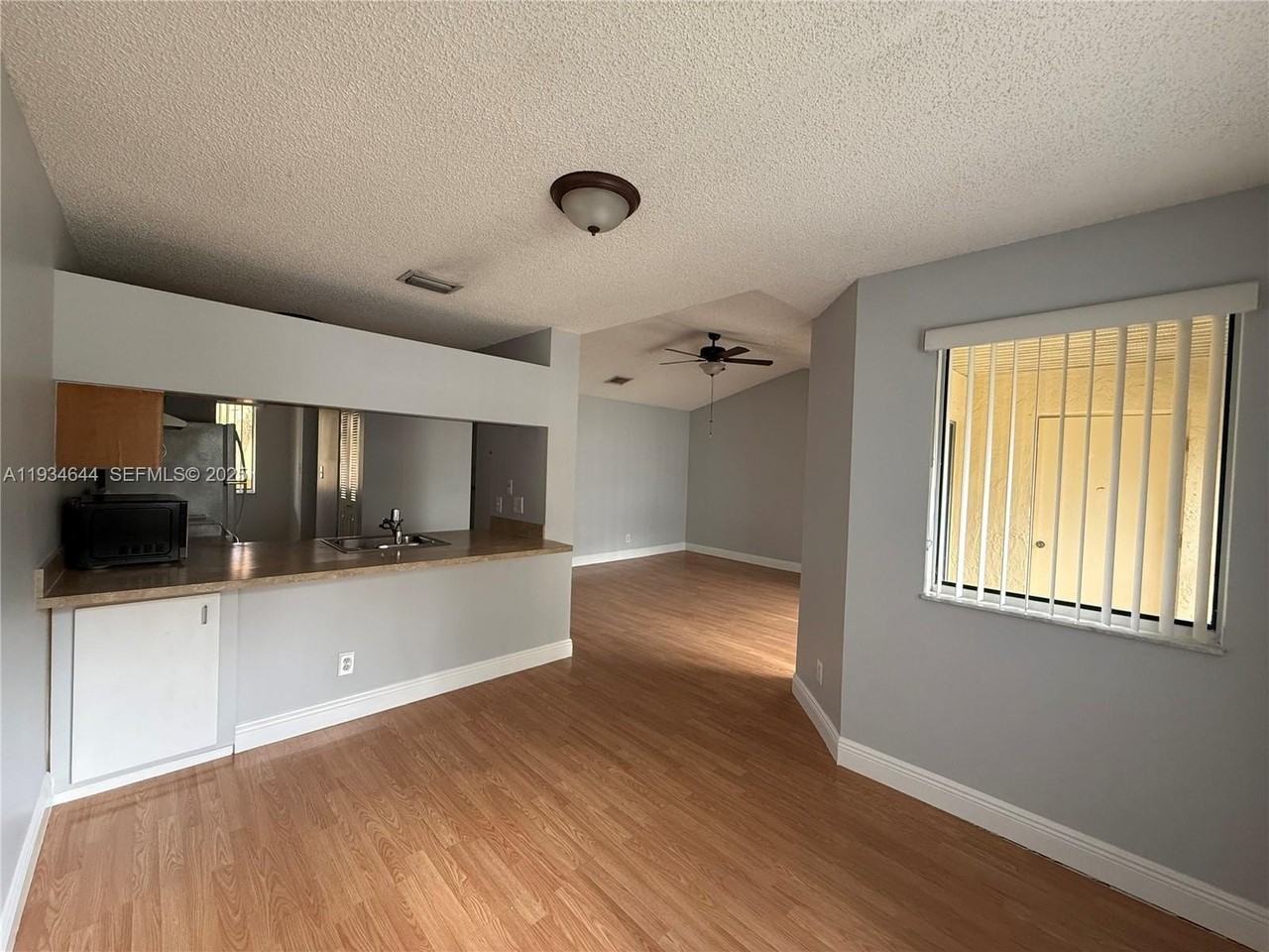 931 Coral Club Dr #931 - Photo 5 of 21