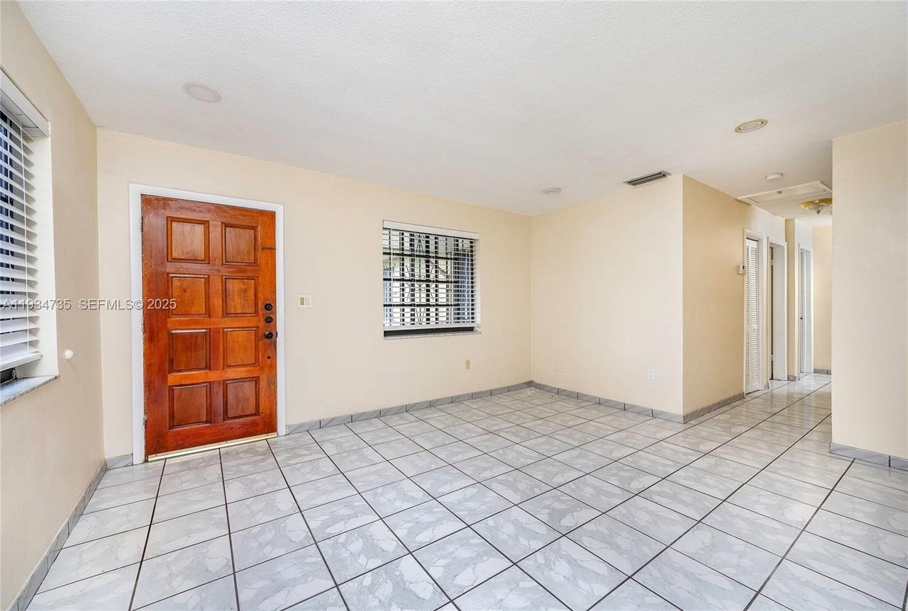 201 Nw 34th Ave #201 - Photo 6 of 26