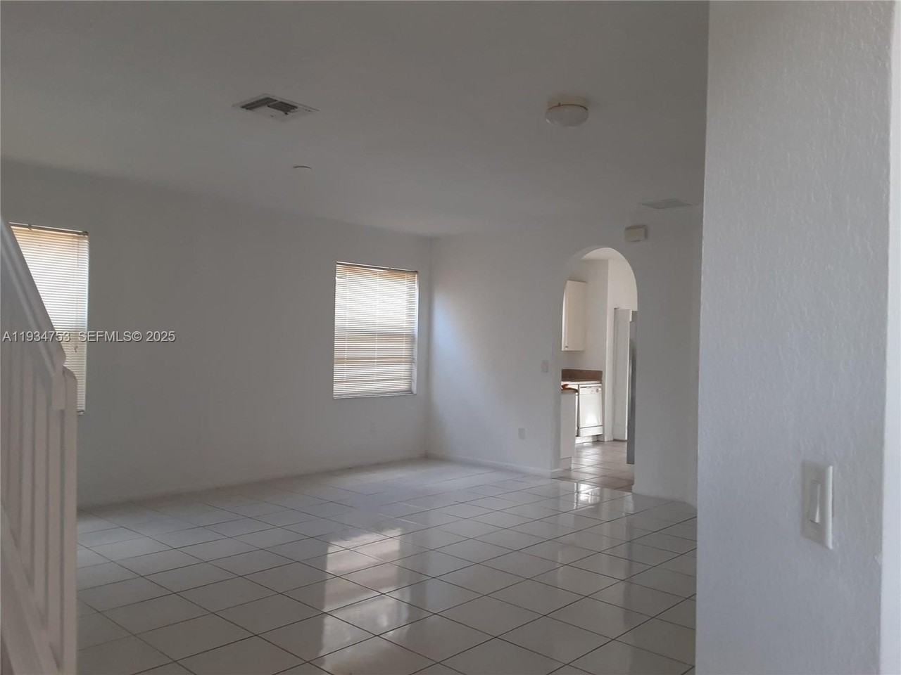 3760 Ne 9th Ct - Photo 4 of 19