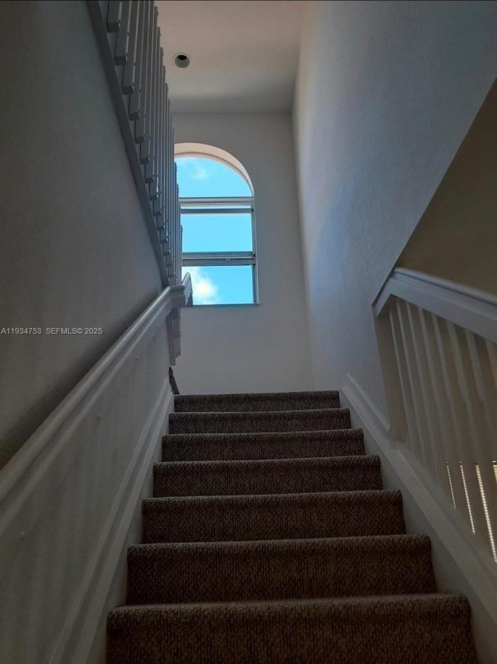 3760 Ne 9th Ct - Photo 7 of 19