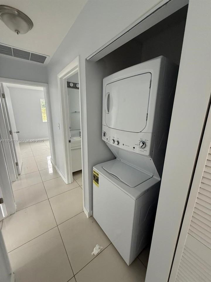 2121 Nw 72nd St #2121 - Photo 7 of 15