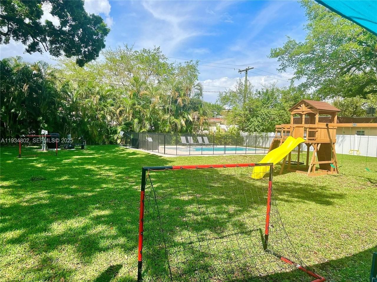 4121 Sw 54th Ct #0 - Photo 2 of 23