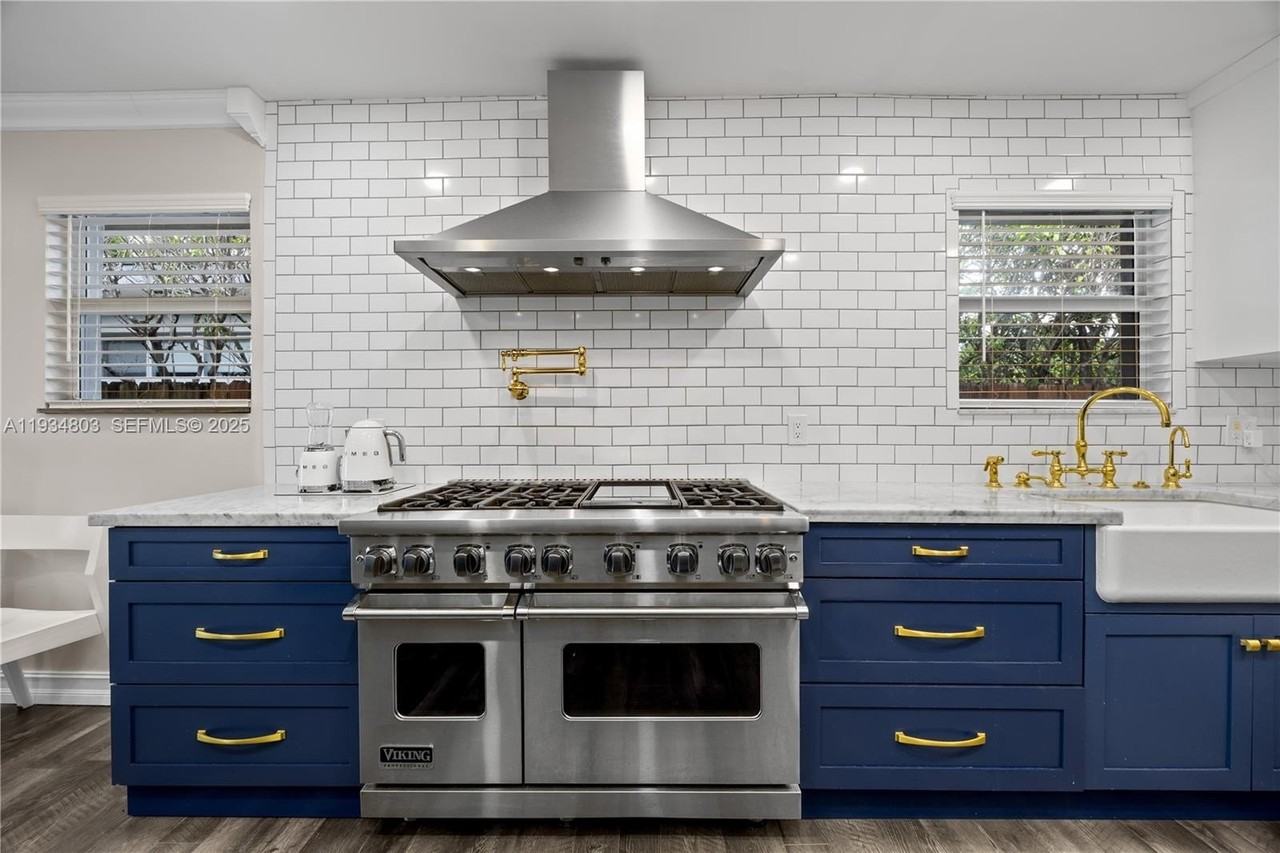 1523 Monroe St - Photo 4 of 33