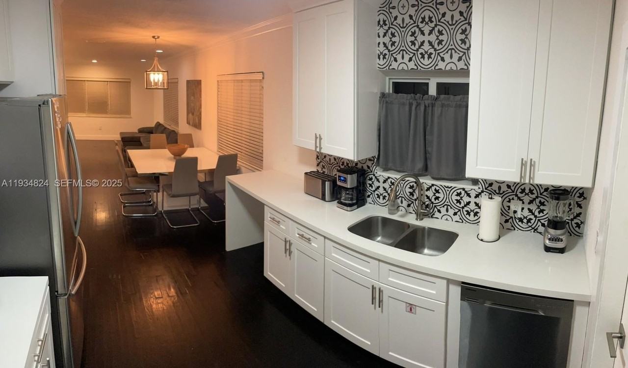 1955 Washington St - Photo 5 of 25