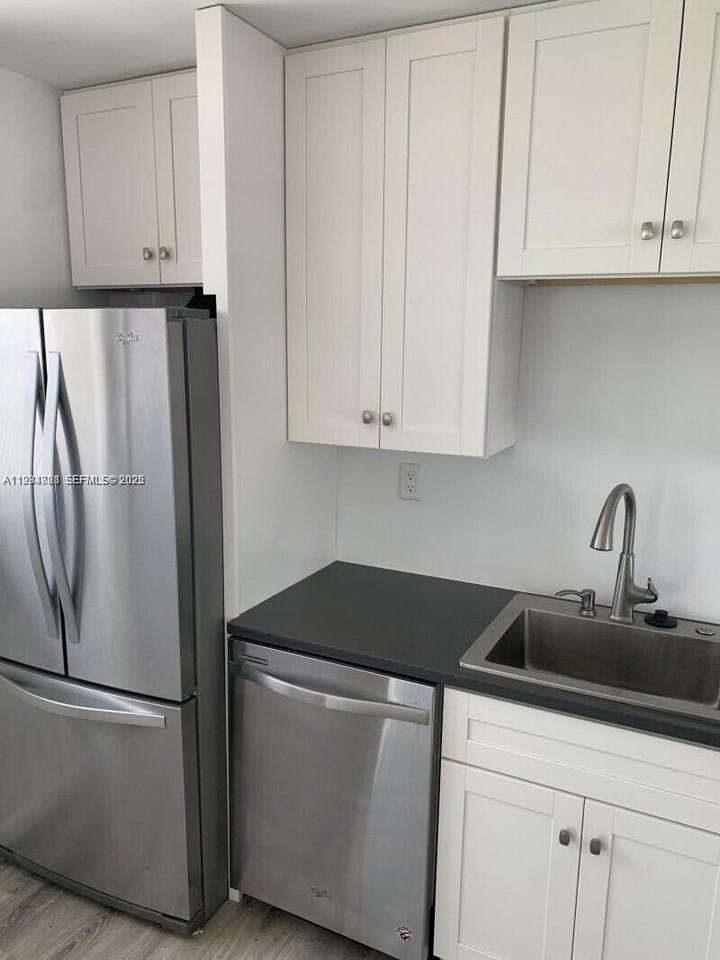 707 Greenbriar Dr - Photo 3 of 12