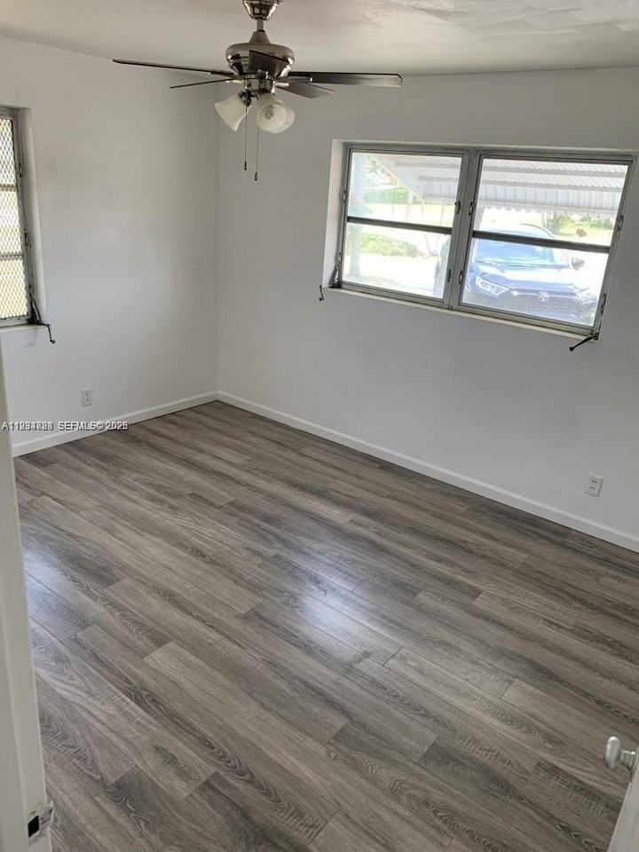 707 Greenbriar Dr - Photo 4 of 12