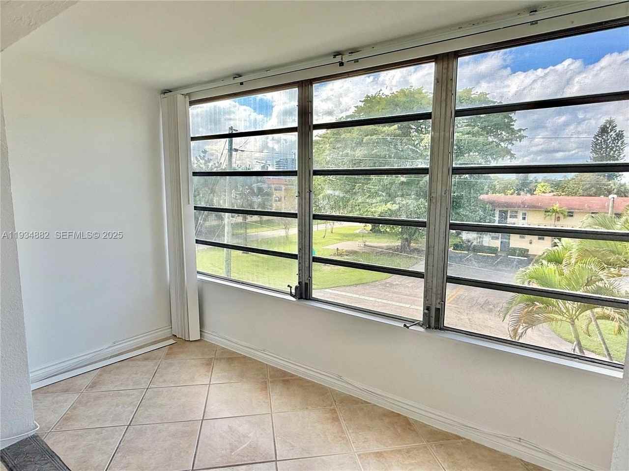 20201 Ne 29th Ct #D334 - Photo 5 of 11