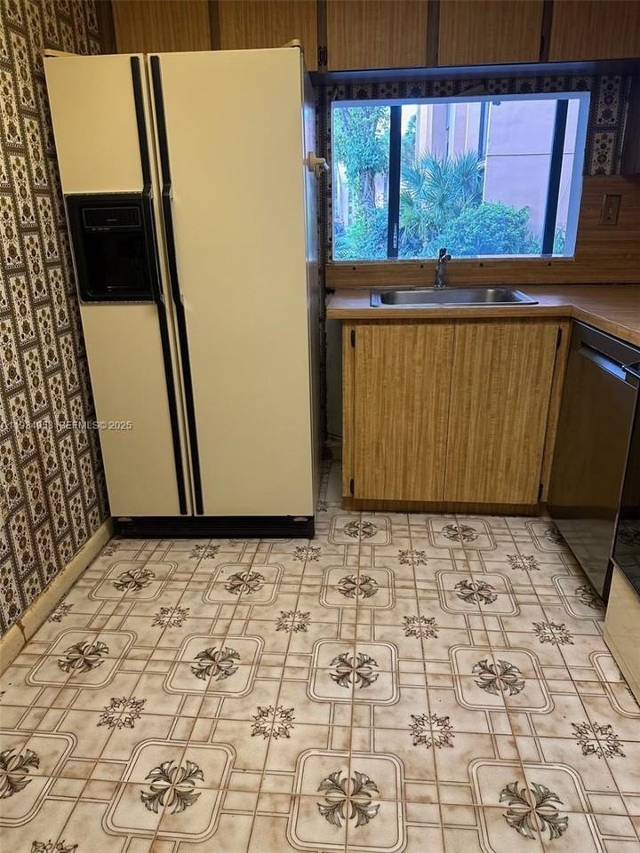 9420 W Flagler St #107 - Photo 6 of 17