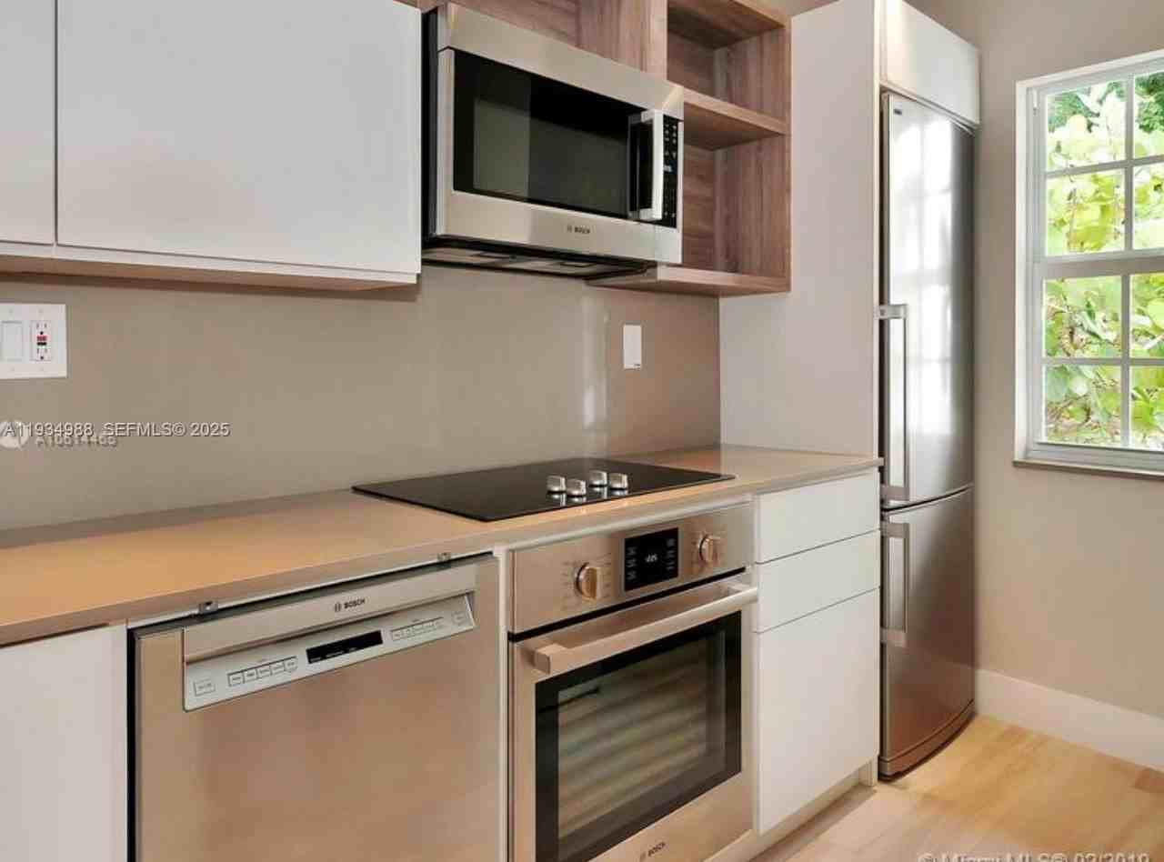 307 Majorca Ave #311 - Photo 3 of 12