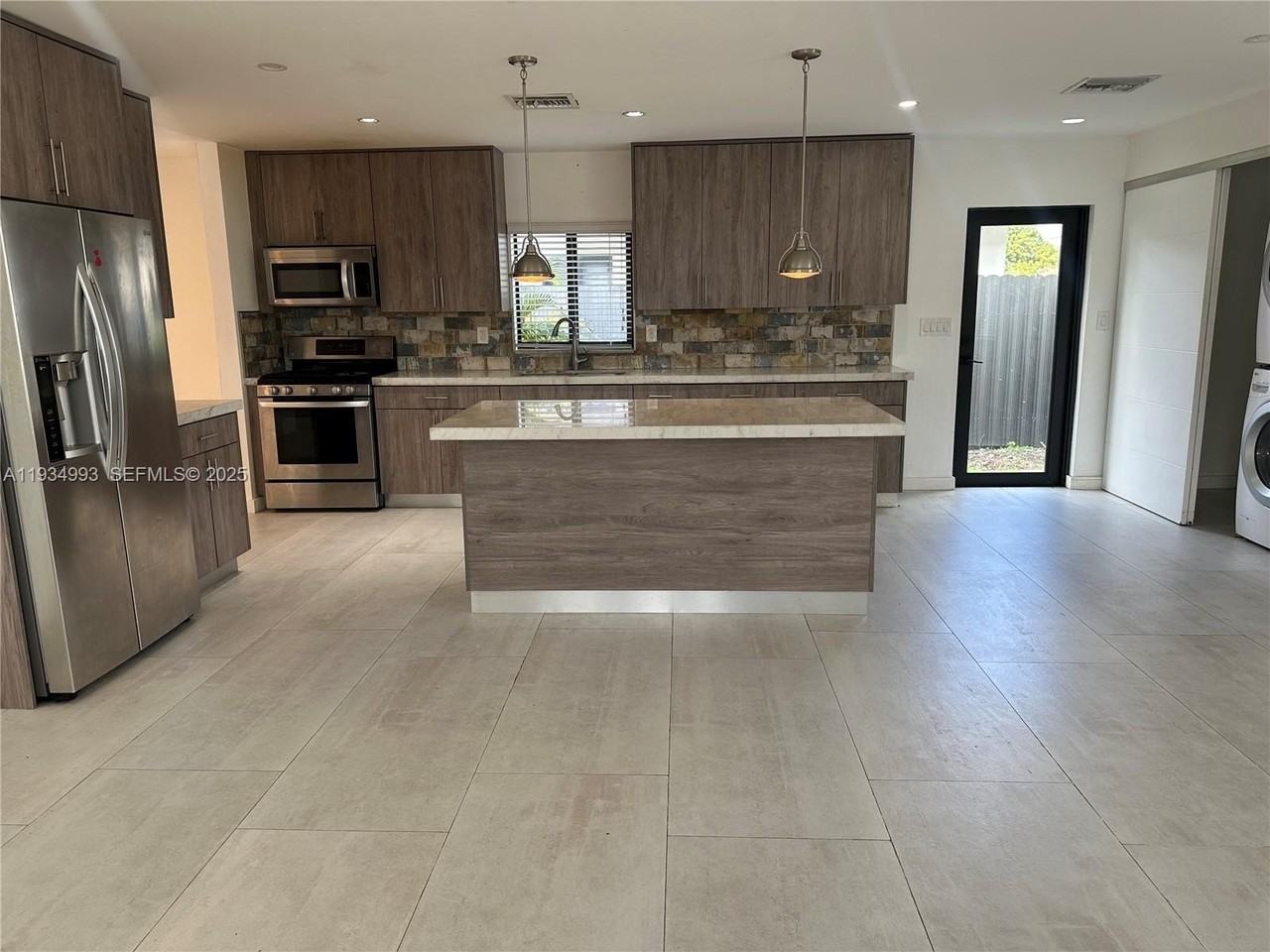 2832 Sw 124th Ct - Photo 5 of 30