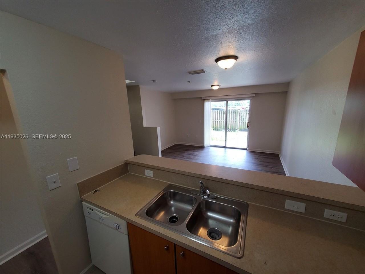 14238 Nw 17th Ave #14238 - Photo 6 of 32