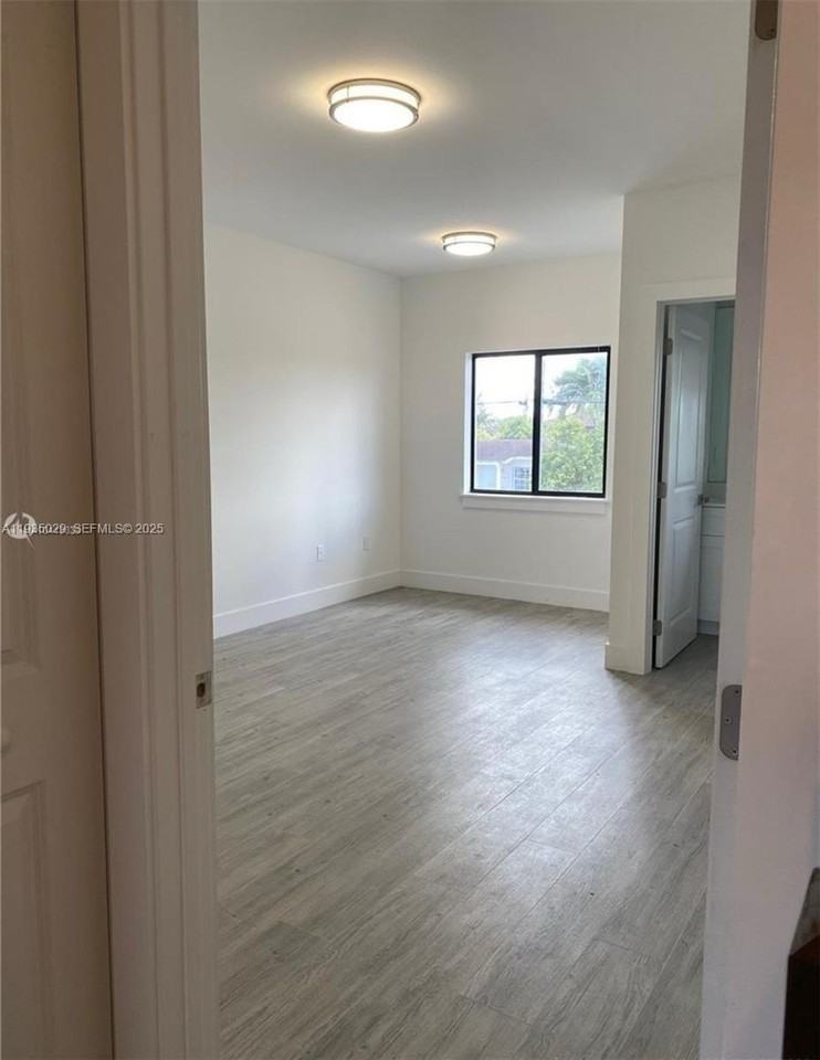 3721 Sw 88th Pl #B - Photo 2 of 10