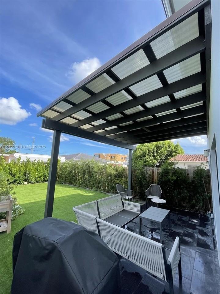 3721 Sw 88th Pl #B - Photo 7 of 10