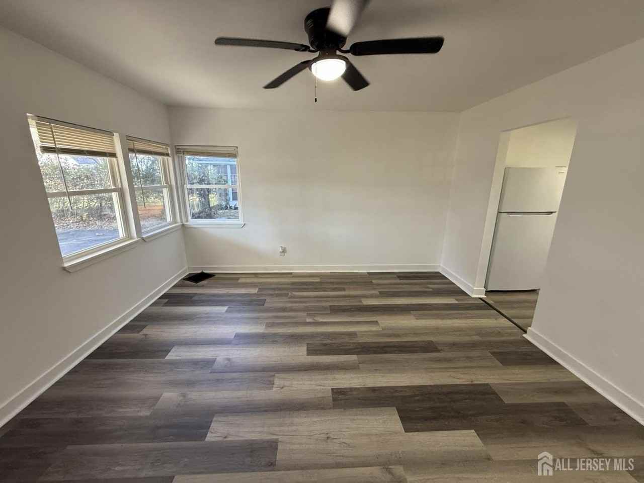 1060 Terrace Blvd - Photo 2 of 15