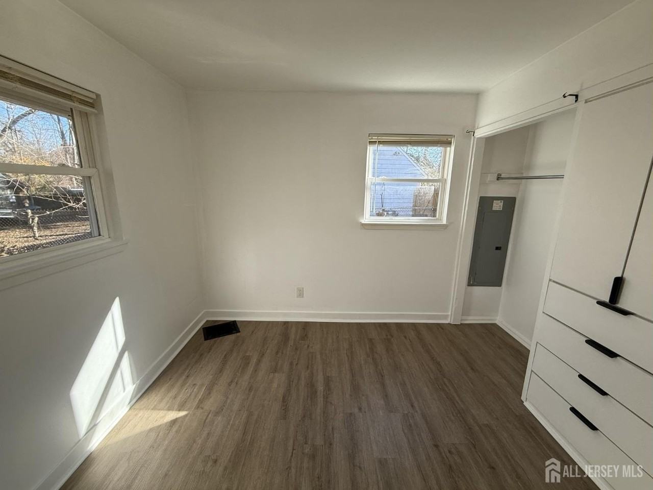 1060 Terrace Blvd - Photo 6 of 15