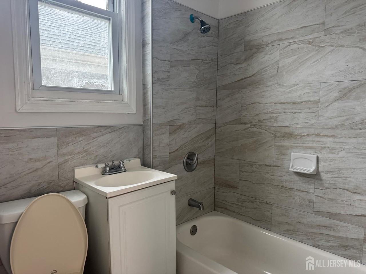 214 Grant St - Photo 6 of 11