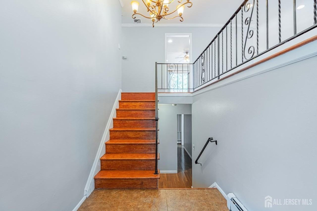 927 Wood Ave - Photo 6 of 41