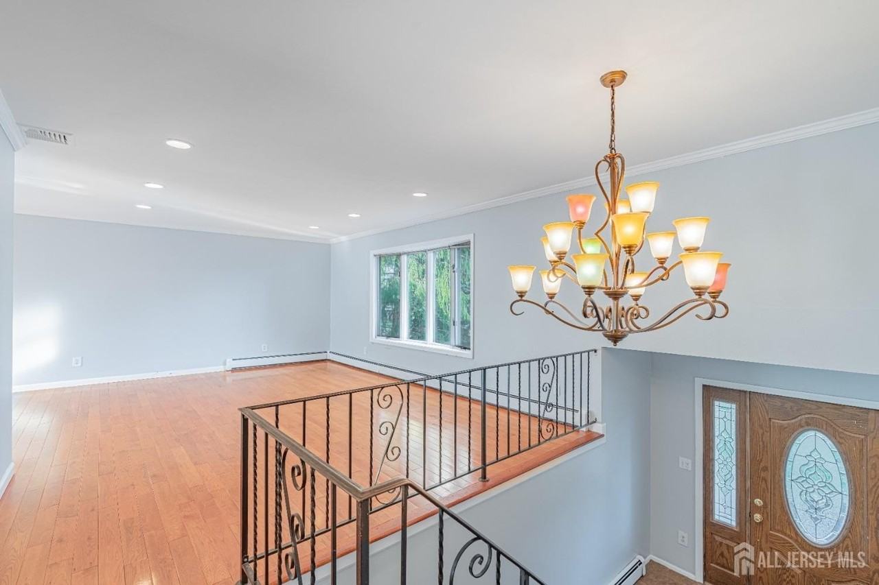 927 Wood Ave - Photo 7 of 41