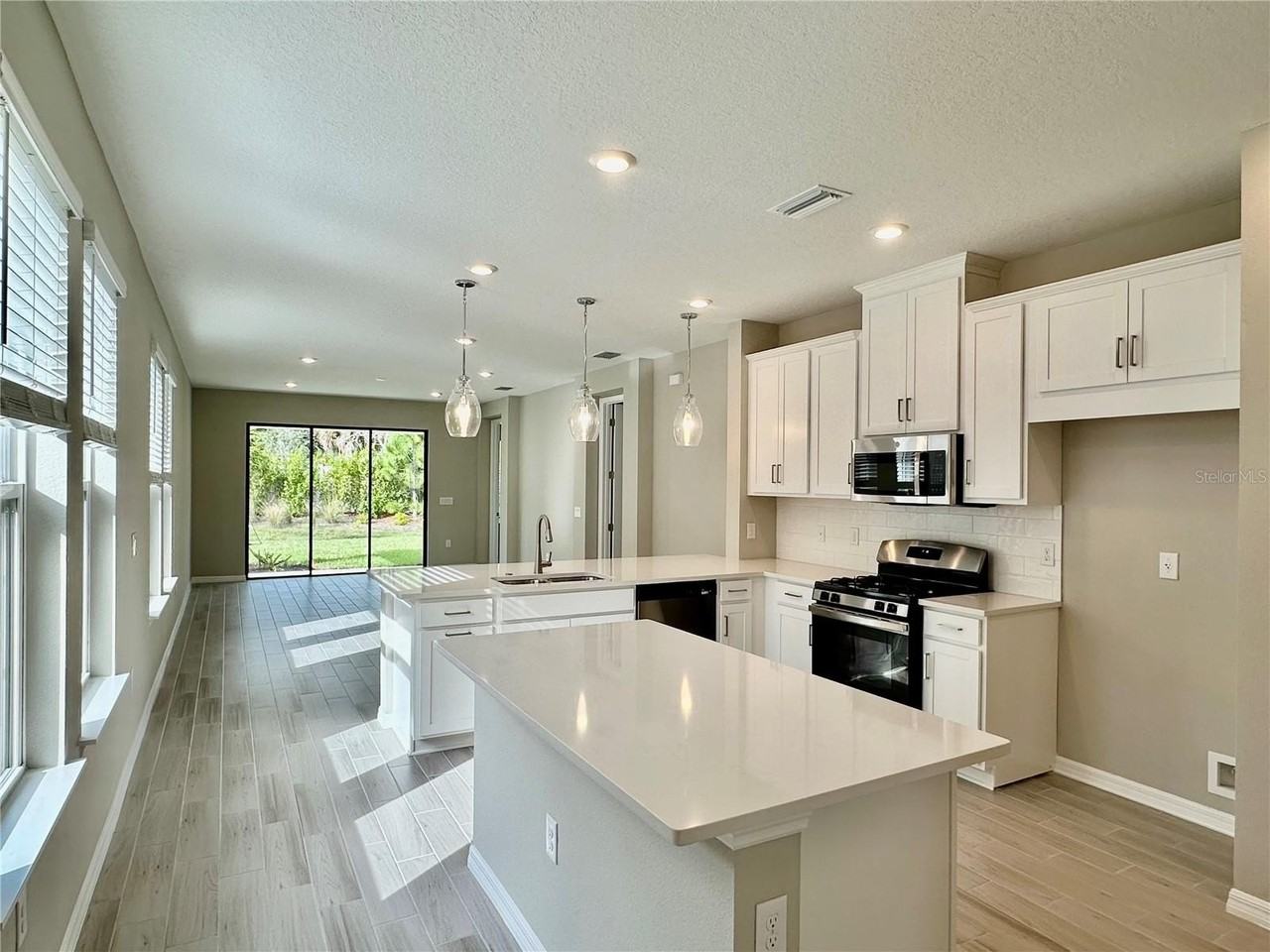 15109 Shady Palms Ln - Photo 3 of 43