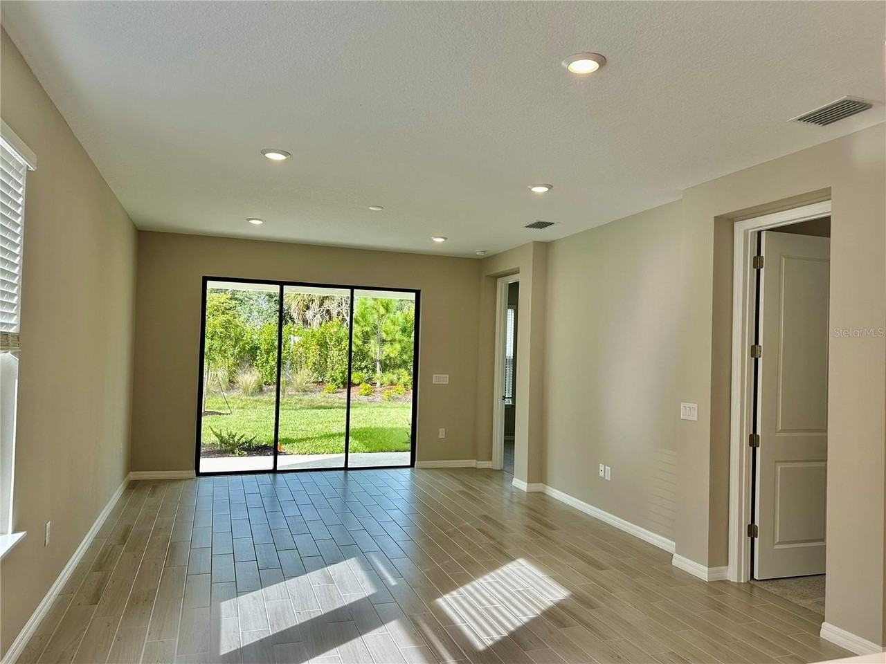 15109 Shady Palms Ln - Photo 5 of 43