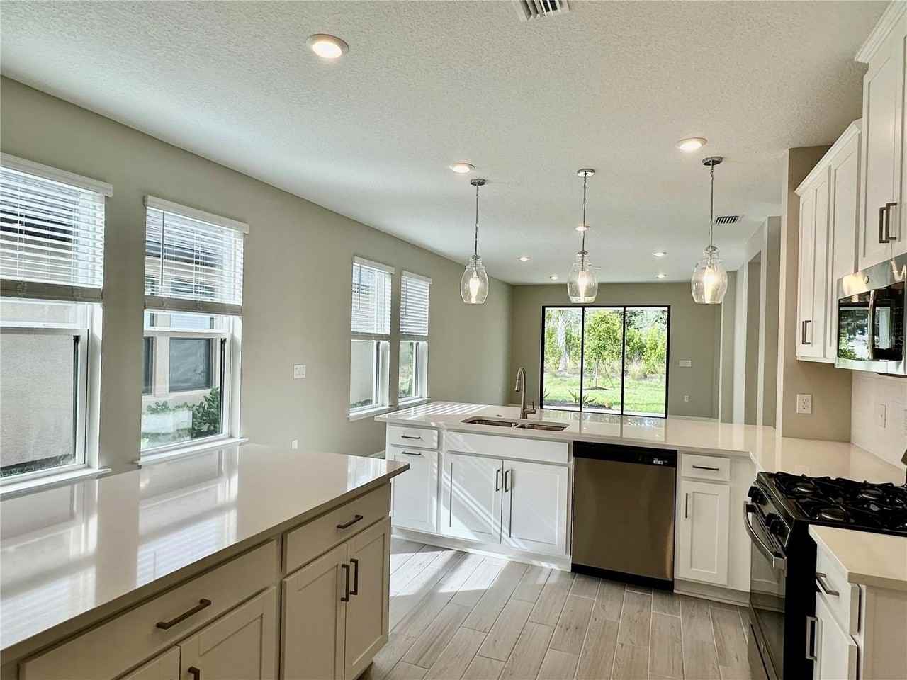 15109 Shady Palms Ln - Photo 7 of 43