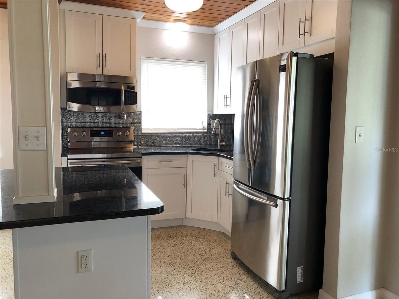 80 Beverly Cir - Photo 2 of 11